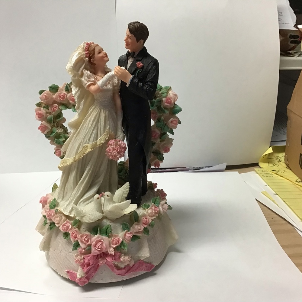 New Music box bride groom plays Mendelssohn’s "Wedding March"